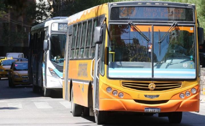 Boleto de colectivo en Córdoba se disparó a 700 pesos
