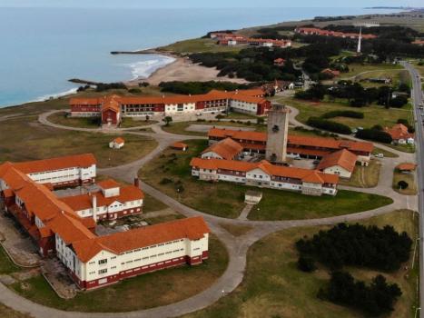 Adiós al turismo social: cierran Chapadmalal y Embalse Río Tercero