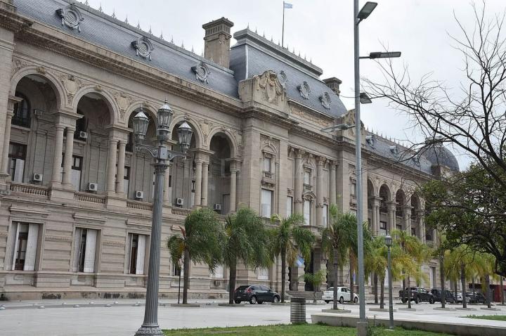 El gobierno a los maestros: “Es injusto que no empiecen las clases”