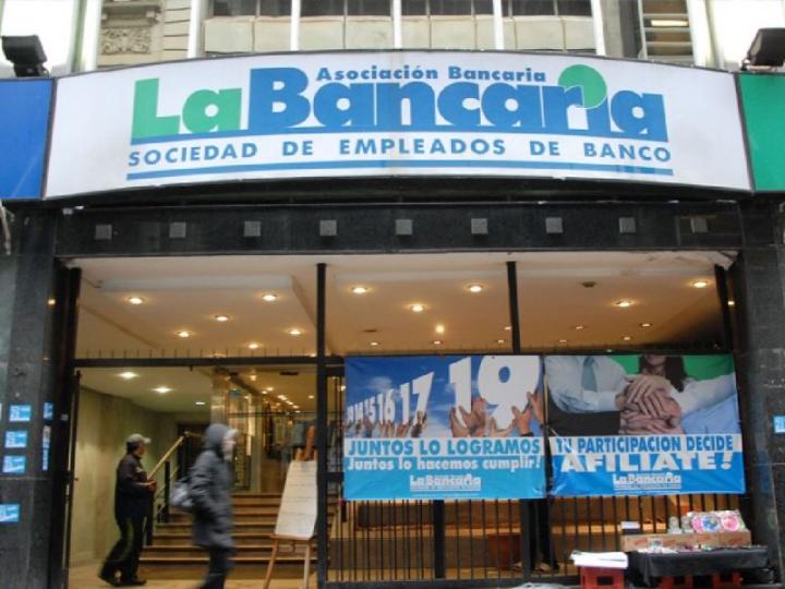 Bancarios, con sueldo inicial de más de 1 millón de pesos