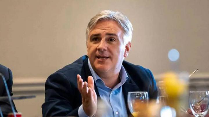 Llaryora consideró “un error” restituir el Impuesto a las Ganancias