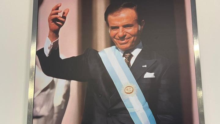  Milei eliminó el Salón de las Mujeres y puso un cuadro de Menem