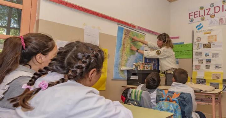  Kicillof ofreció 13,5% a los maestros para marzo