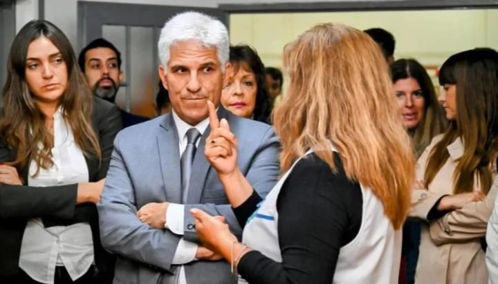 Maestras de San Luis lloraron frente al gobernador