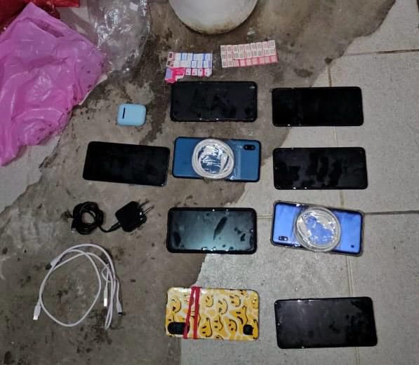 Detienen a un guardia intentando entrar celulares a la cárcel de Coronda