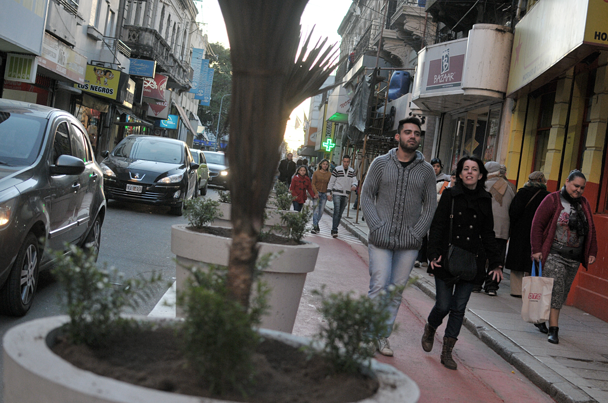 Santa Fe: calle Mendoza con nueva senda peatonal