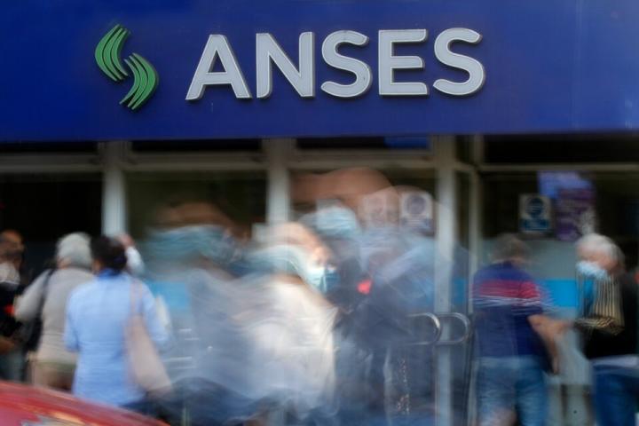 Ola de despidos masivos en Anses: 1300 trabajadores en la calle