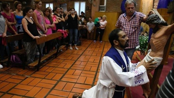 La Televisión Santafesina transmite el Vía Crucis del padre Ignacio