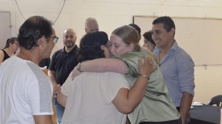 Familias felices por ser propietarias de sus viviendas
