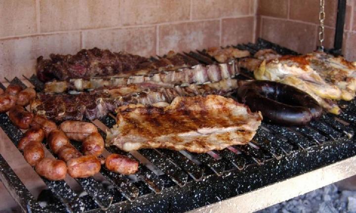 Denunció a su vecino por hacer un asado en Semana Santa