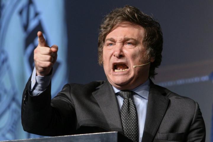 Milei tildó al Grupo Clarín de “el gran operador argentino”