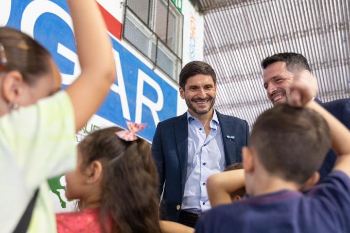 Pullaro entregó viviendas, escrituras y anunció obras para el norte