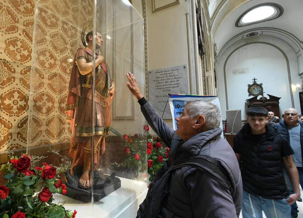 San Expedito: repleto de peregrinos en la parroquia de Balvanera