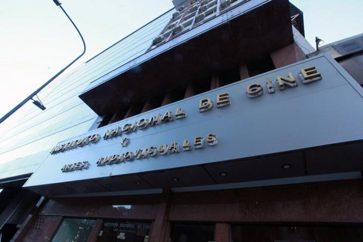 El INCAA cierra sus puertas y licencia a todos sus trabajadores