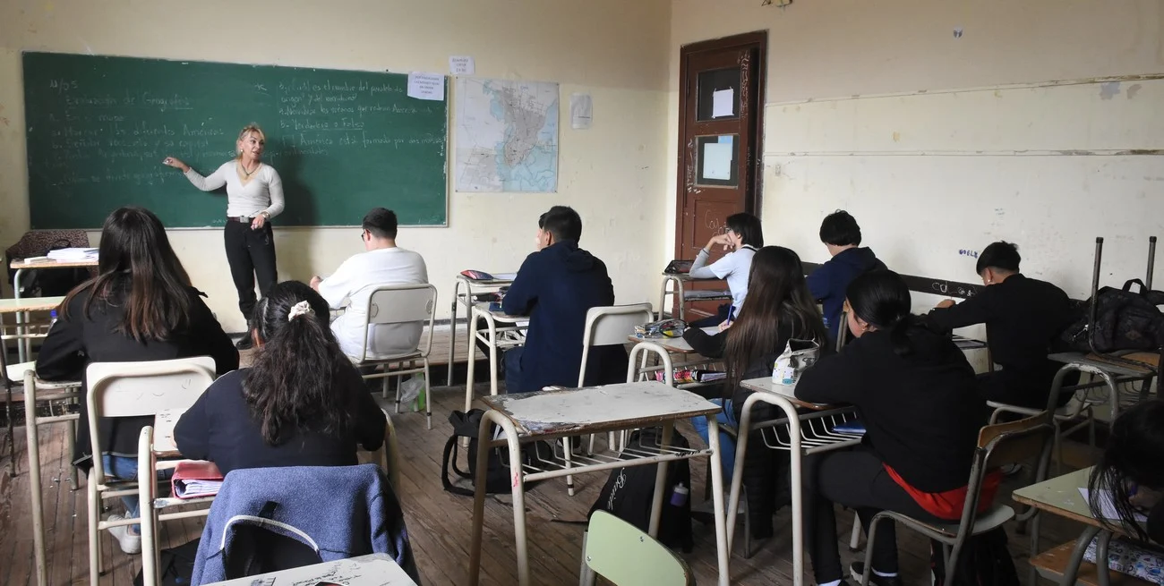 Estabilidad docente: ofrecen 900 cargos y 57 mil horas cátedra