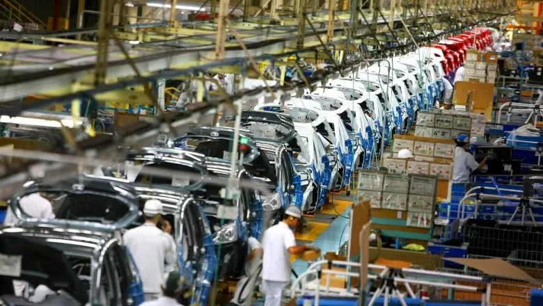 La industria volvió a caer fuerte: 18,3% en abril