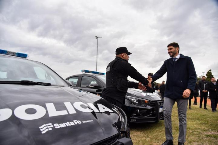 El gobernador entregó más patrulleros a la policía provincial