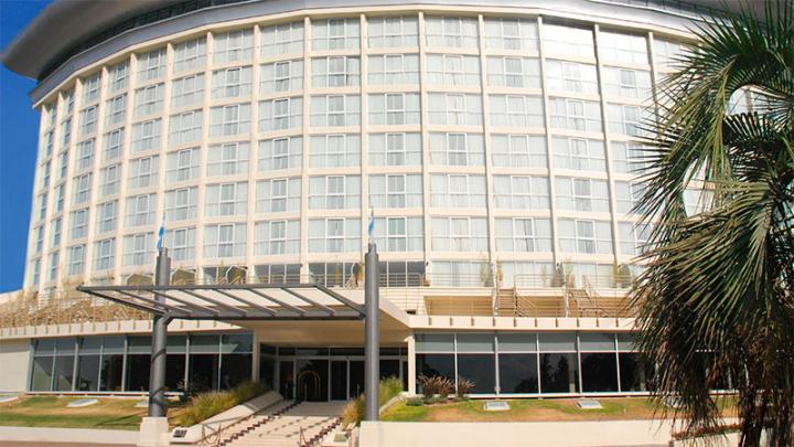 Echaron a 15 trabajadores de emblemático hotel de Paraná