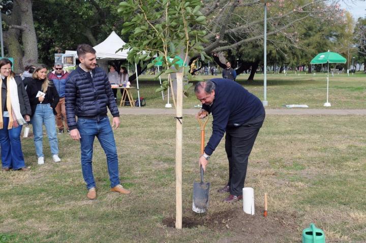Forestarán los espacios verdes de la ciudad de Santa Fe