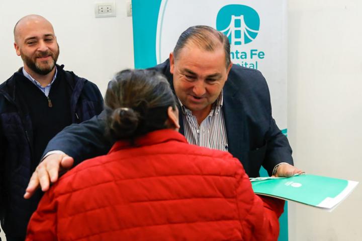 49 familias de Santa Fe recibieron las escrituras de sus casas