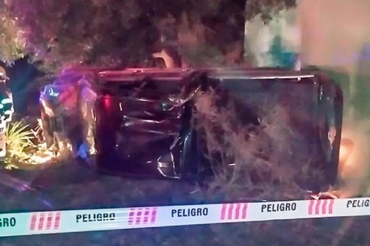 Un chico le robó la camioneta a su papá, chocó y murió