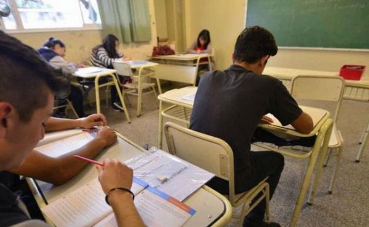 Cambios en la secundaria: no se repetirá año completo sino materias