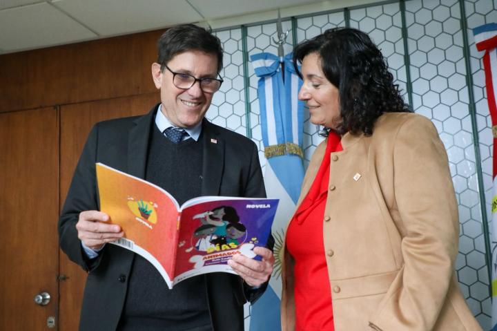 “Queremos que cada estudiante tenga su propio libro