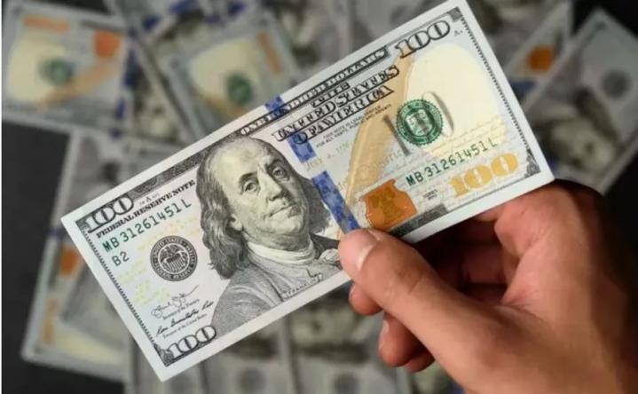 El dólar blue imparable y marcó un nuevo récord: $1.305