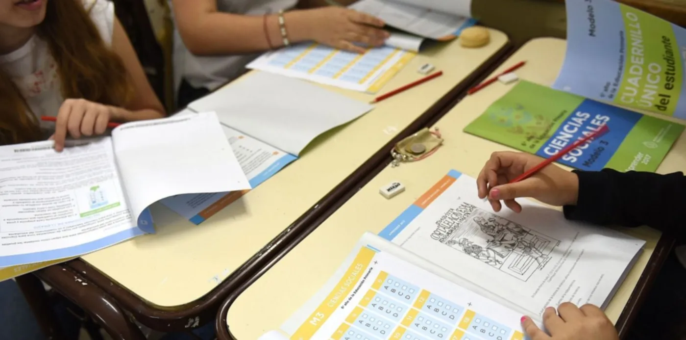 Examen final en secundaria y evaluación docente cada 5 años