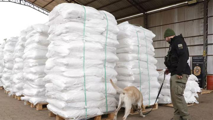 Incautan 4 toneladas de cocaína en la Hidrovía Paraná-Paraguay