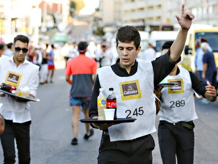 Las propinas serían obligatorias en bares y restaurantes