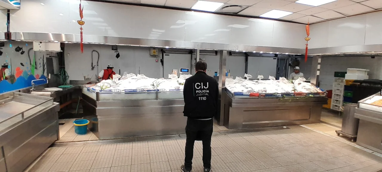 Barrio Chino: decomisan 370 kilos de pescado en 4 locales