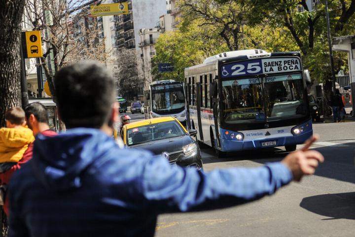 El Gobierno dejará de subsidiar los colectivos de CABA