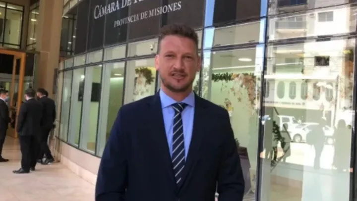 Pornografía infantil: ordenan la captura de un diputado