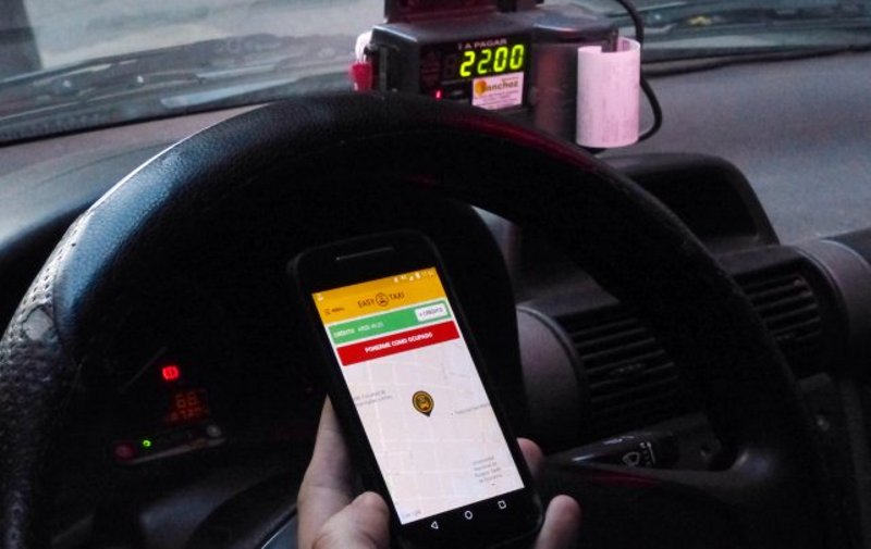 Rosario: se podrá pagar el taxi con tarjeta de crédito