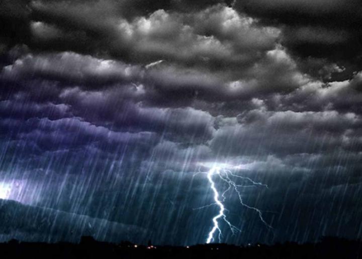 Llega la tormenta de Santa Rosa