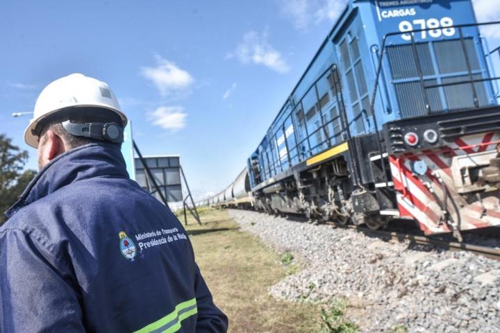 Motosierra Milei: ahora privatiza el Belgrano Cargas