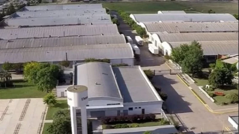 Cerró histórica fábrica de calzado y echan a 400 trabajadores