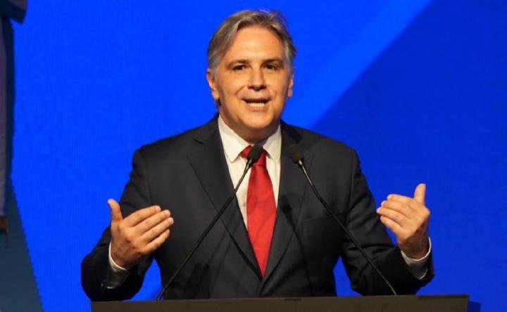 Llaryora le pidió a Milei que “le saque la pata de encima al campo”