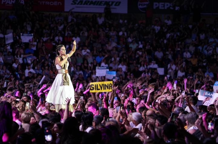 Cosquín vibró en una emocionante luna con Soledad y Jorge Rojas