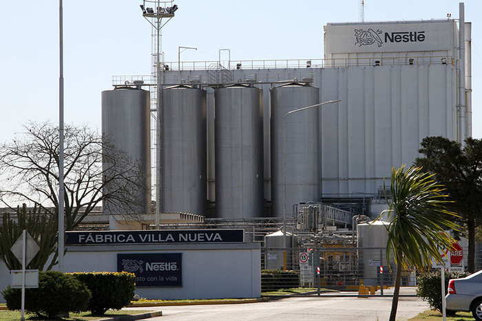 Nestlé para por un mes su planta en Córdoba