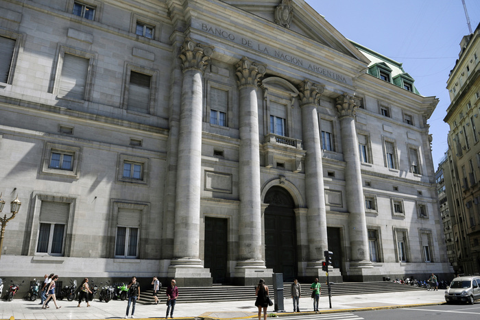 Milei decretó la privatización del Banco Nación 