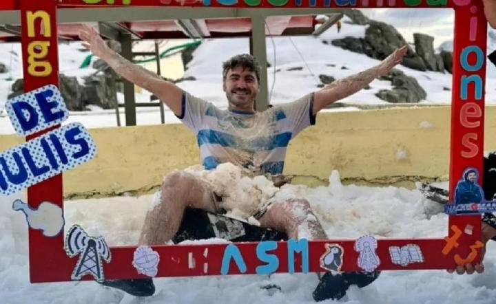 El primer argentino que se recibió en la Antártida 