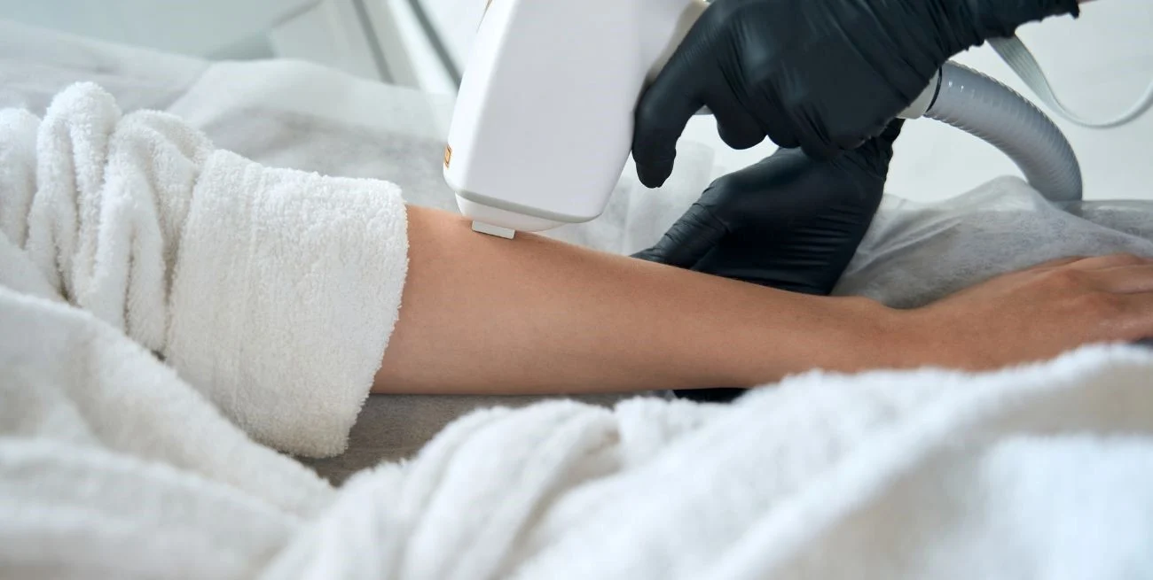 Advierten sobre equipos de depilación láser falsificados