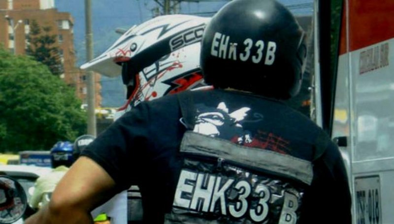 No quieren la patente en los cascos de motos