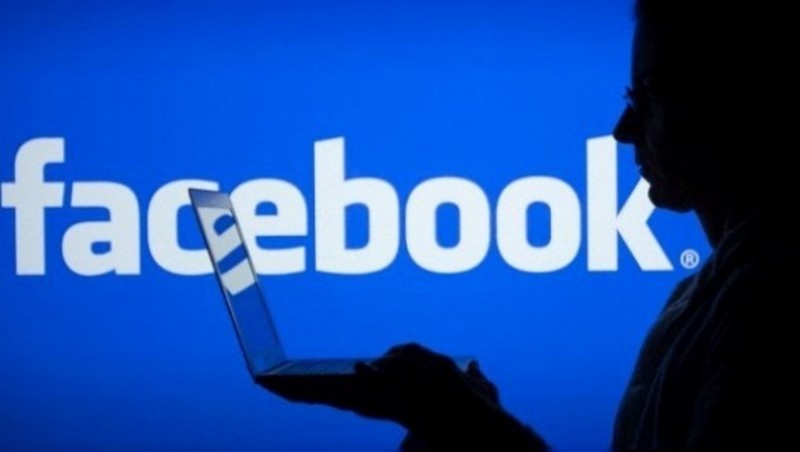 Quiso vender a sus hijas por Facebook: le retiraron la guarda