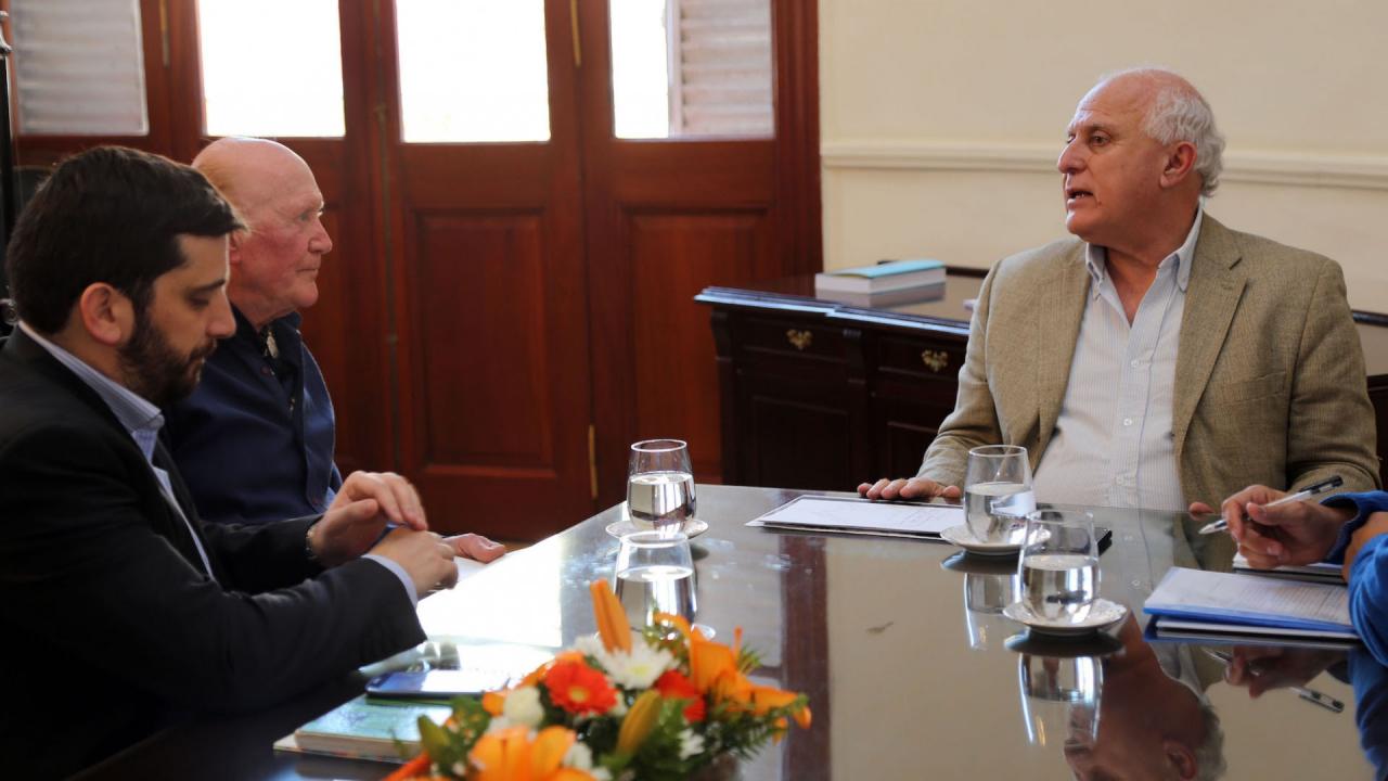 El gobernador recibió al escultor Favaretto Forner