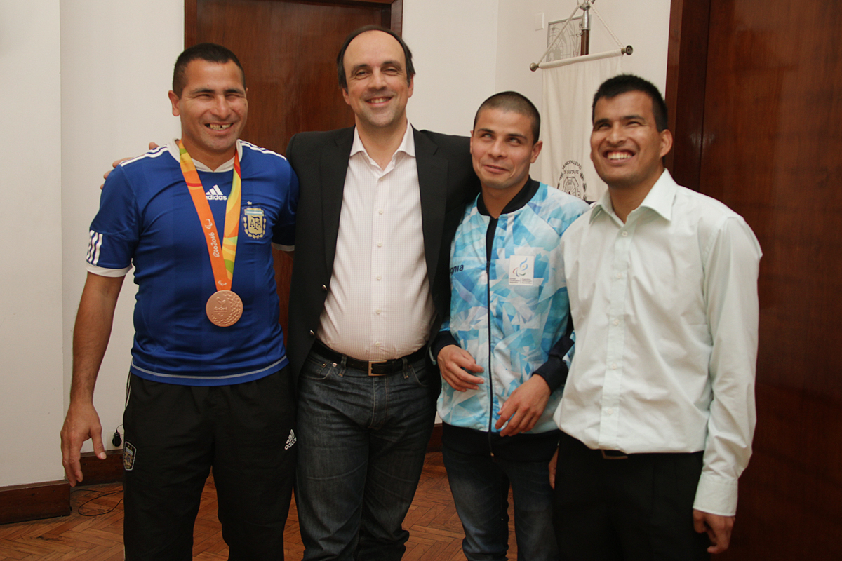 Reconocimiento al capitán de Los Murciélagos