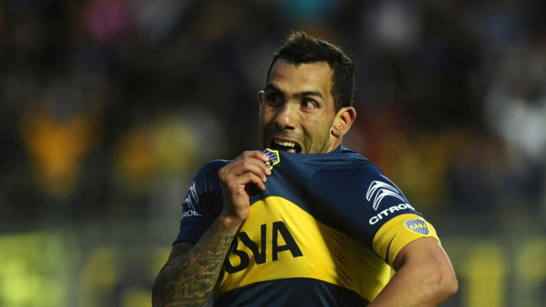 Tévez acusó de “alcohólico” a un periodista 