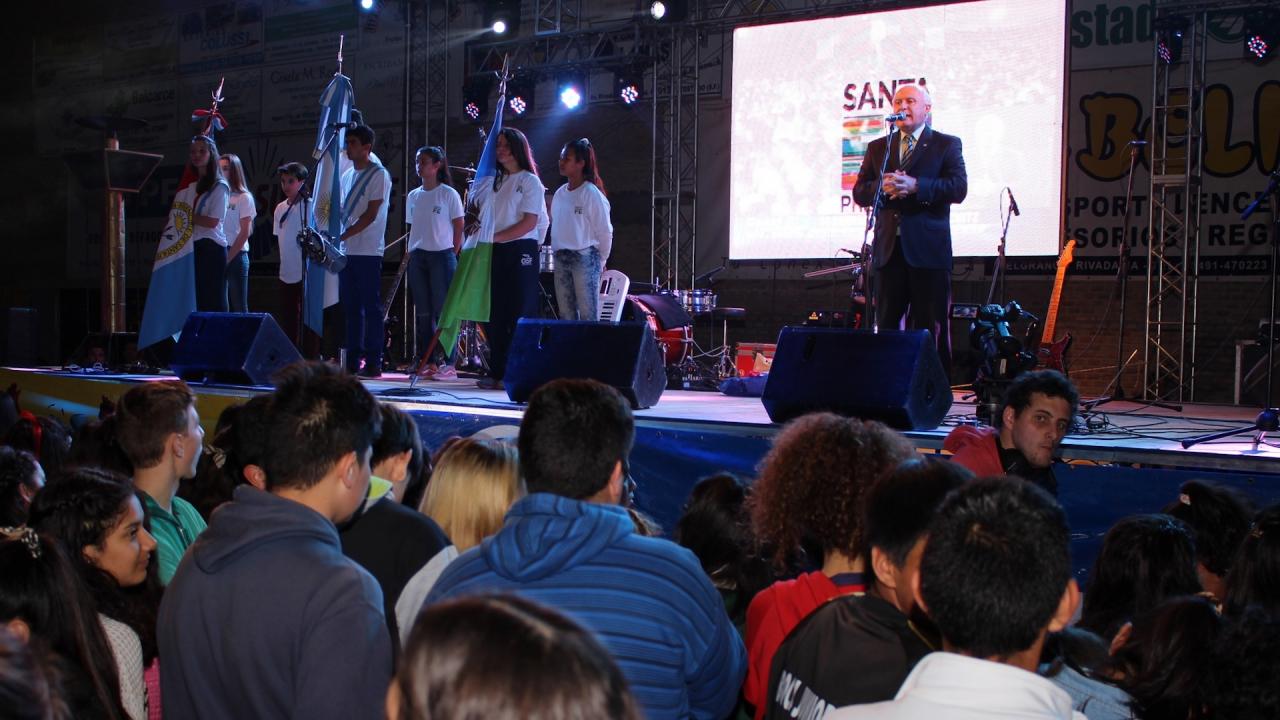 El gobernador inauguró las olimpíadas deportivas